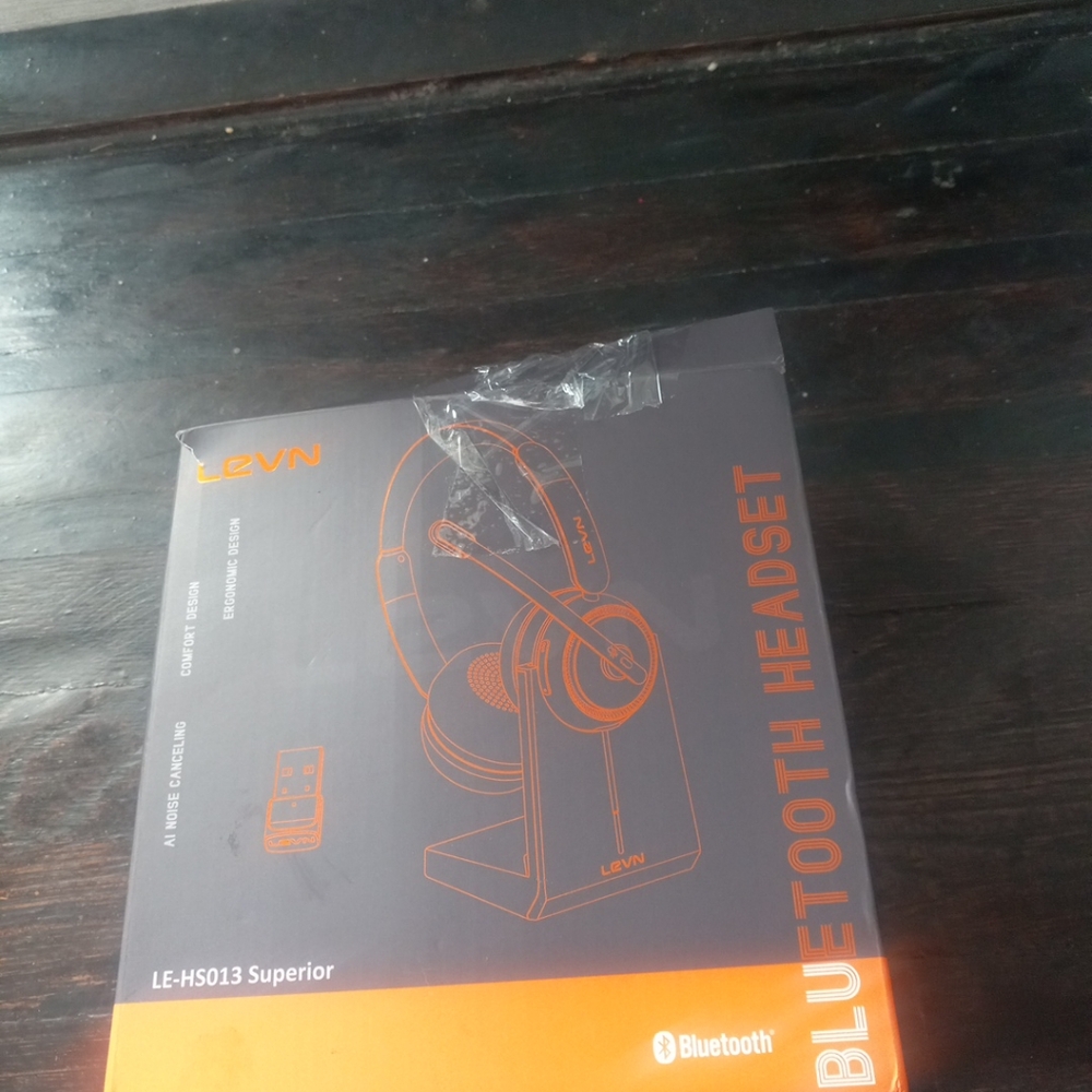 LEVN Wireless Bluetooth Headset With Noise Canceling Microphone & Charging Base